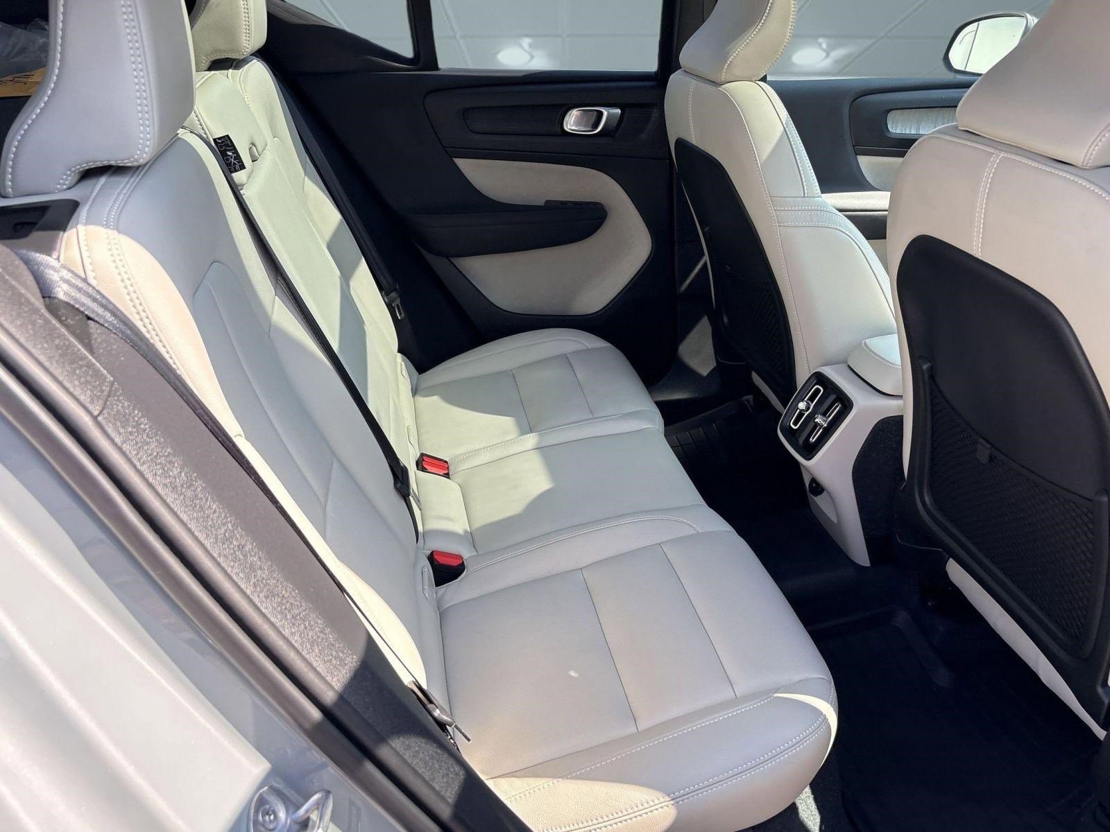 Certified 2024 Volvo XC40 B5 Plus w/ Protection Package Premier image 28