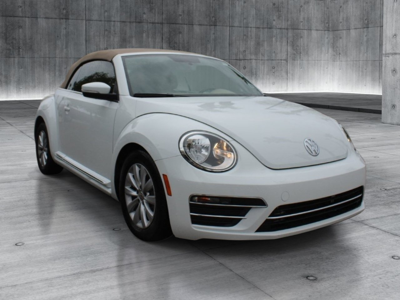 Used 2019 Volkswagen Beetle 2.0T S FWD image 8