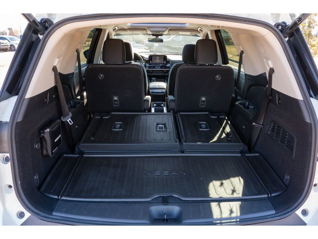 Used 2022 Nissan Pathfinder SV w/ SV Premium Package image 18