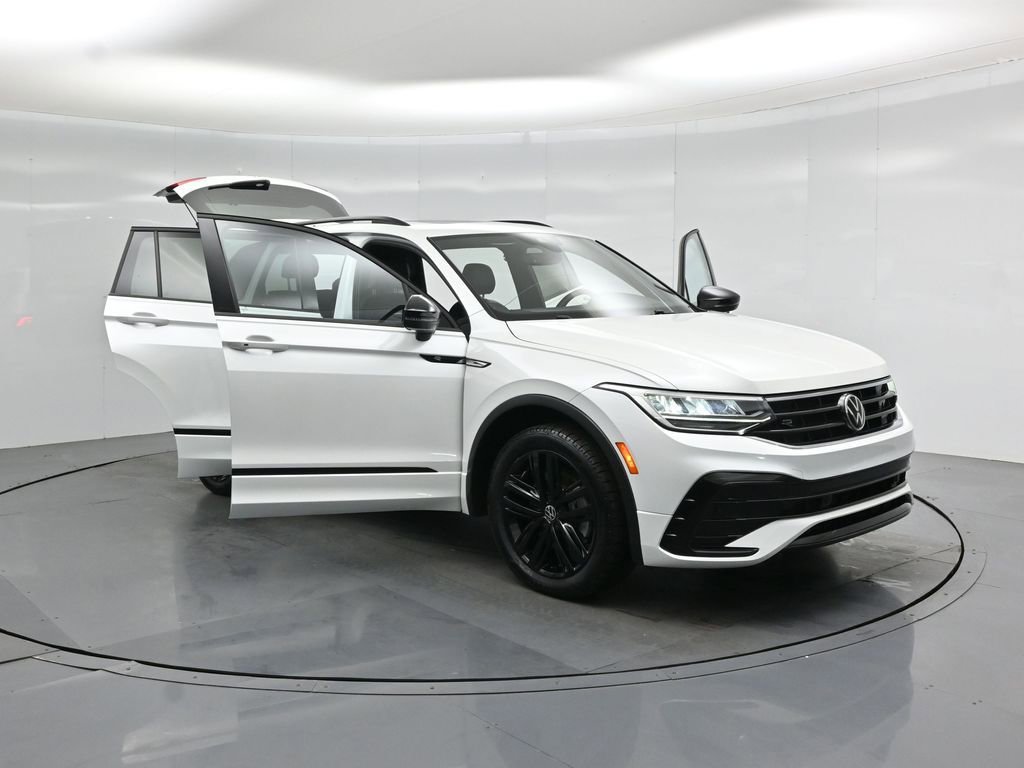 Used 2022 Volkswagen Tiguan SE R-Line FWD image 31