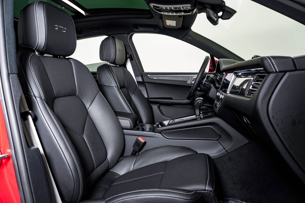 Certified 2026 Porsche Macan GTS image 15