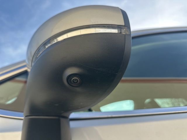 Used 2023 Chrysler Pacifica Touring-L image 13