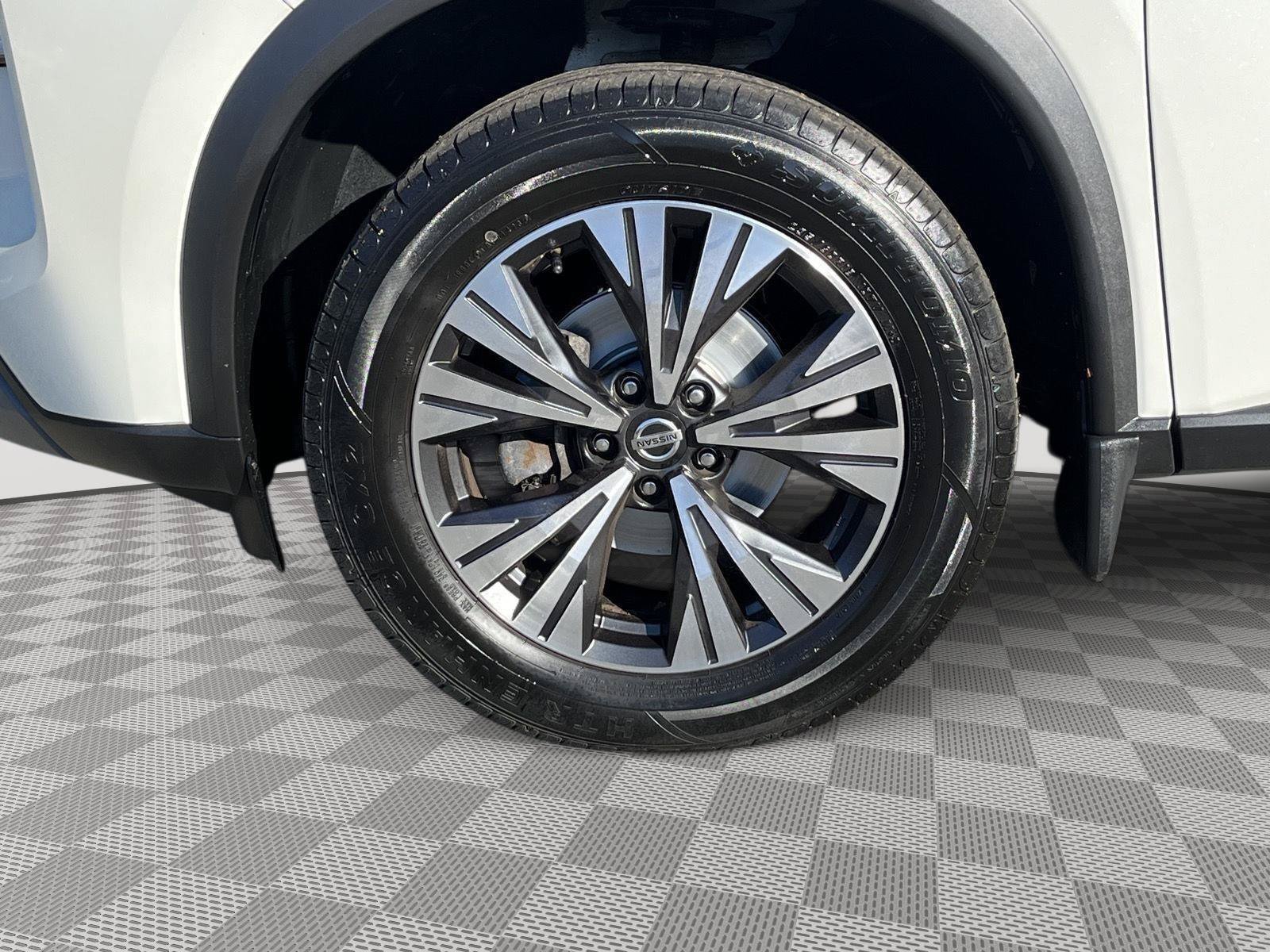 Used 2023 Nissan Rogue SV AWD/4WD image 9