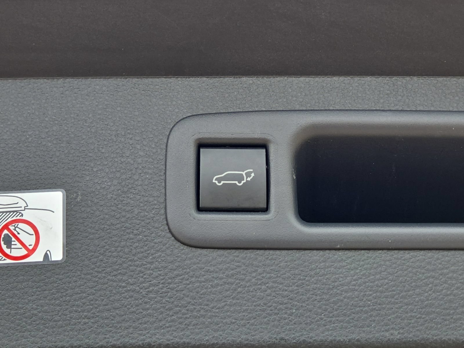 Used 2025 Toyota Highlander LE FWD image 15