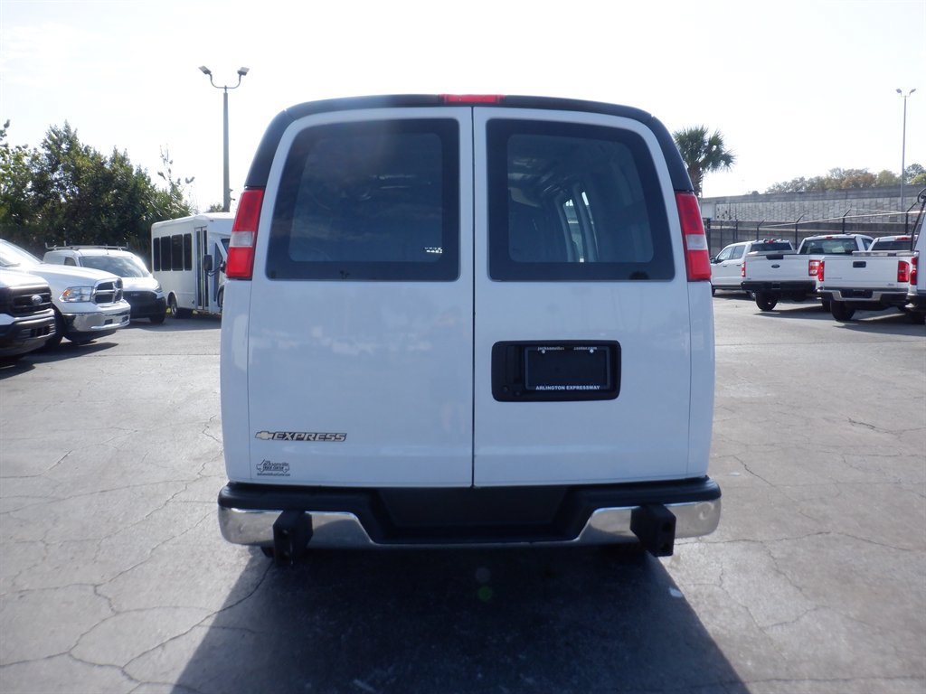 Used 2020 Chevrolet Express 2500 w/ Driver Convenience Package RWD image 4