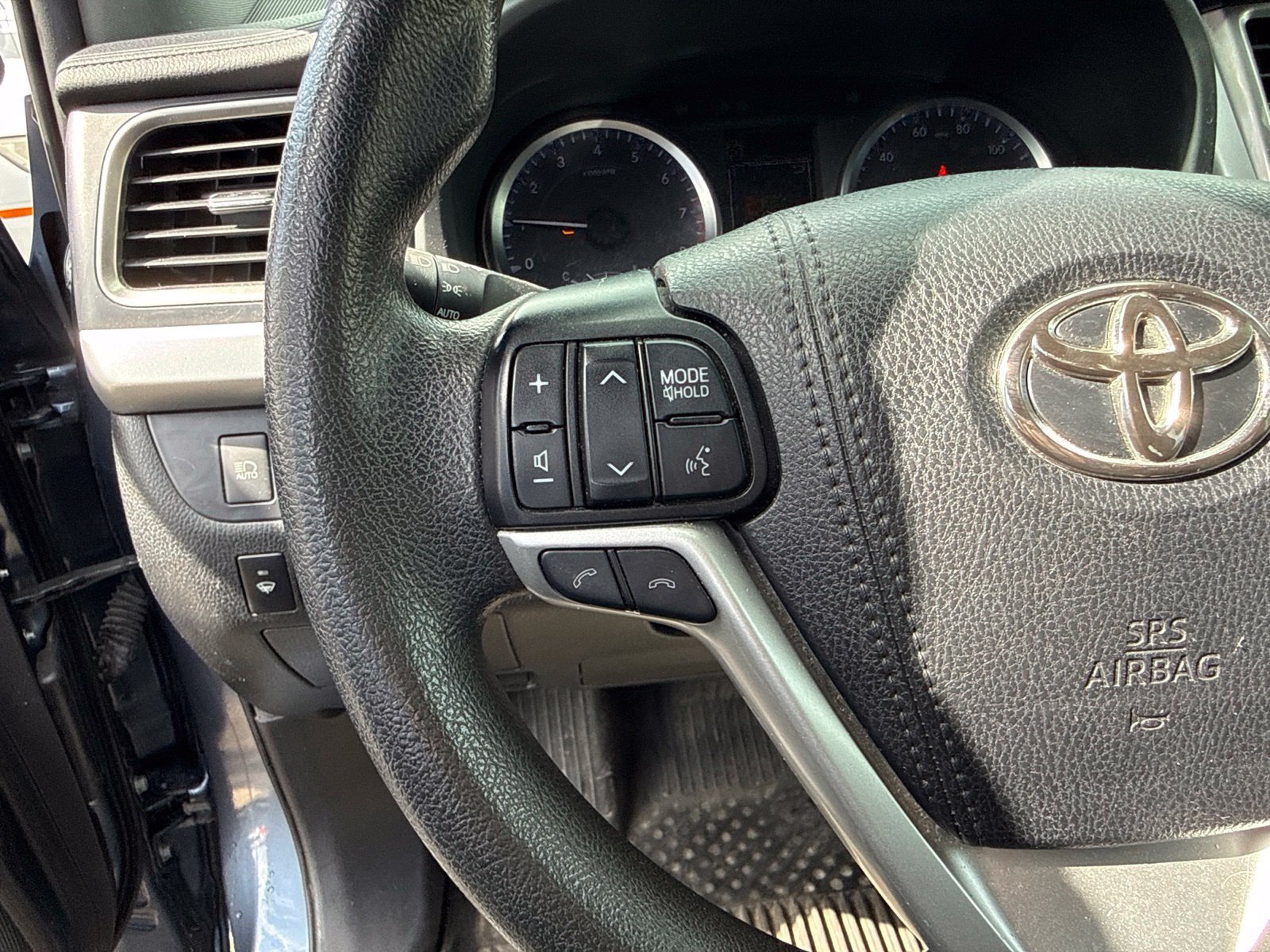 Used 2019 Toyota Highlander LE AWD/4WD image 27