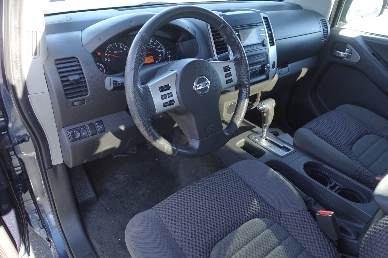 Used 2013 Nissan Frontier SV RWD image 9