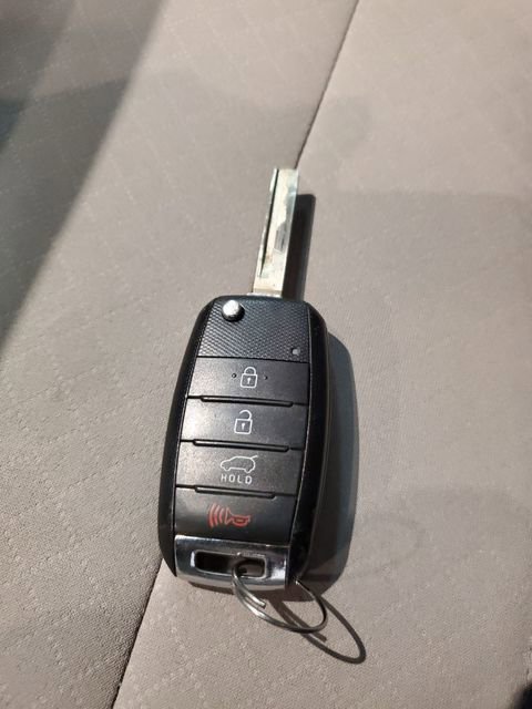 Used 2017 Kia Sorento LX image 31