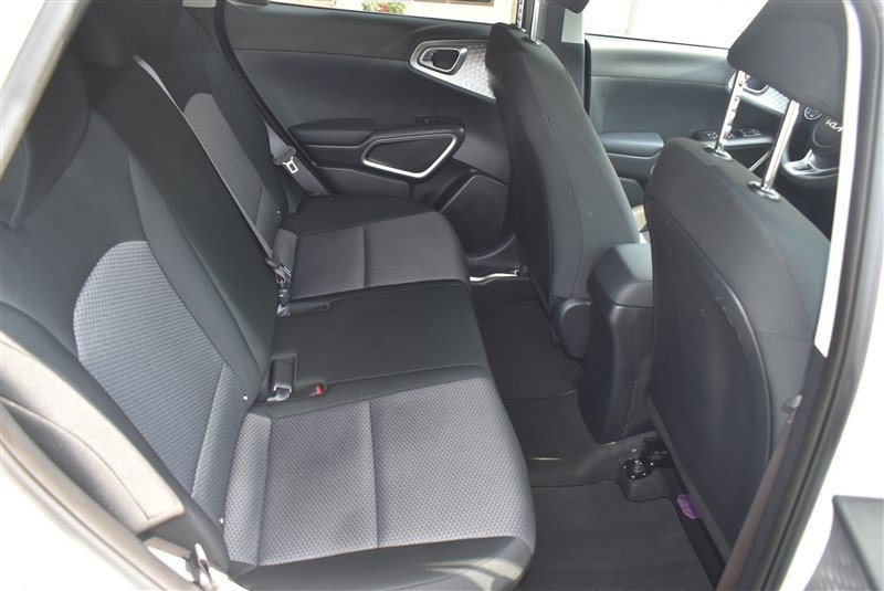 Used 2025 Kia Soul LX w/ LX Technology Package FWD image 23