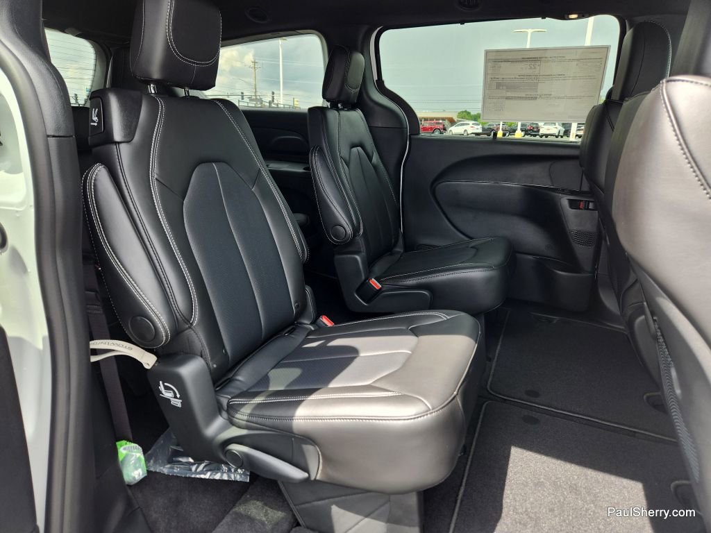 New 2026 Chrysler Pacifica Select image 34