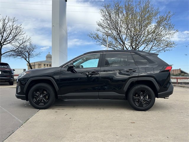 Used 2020 Toyota RAV4 XLE image 2