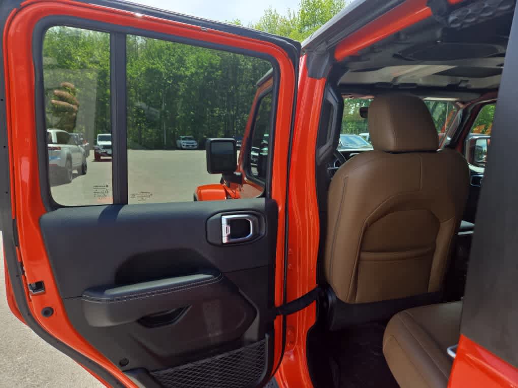 New 2023 Jeep Wrangler Unlimited Sahara w/ Cold Weather Group AWD/4WD image 29