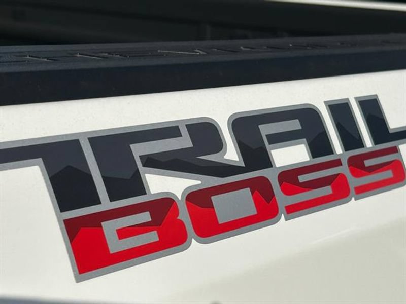 Used 2025 Chevrolet Silverado 1500 LT Trail Boss w/ Convenience Package II AWD/4WD image 10