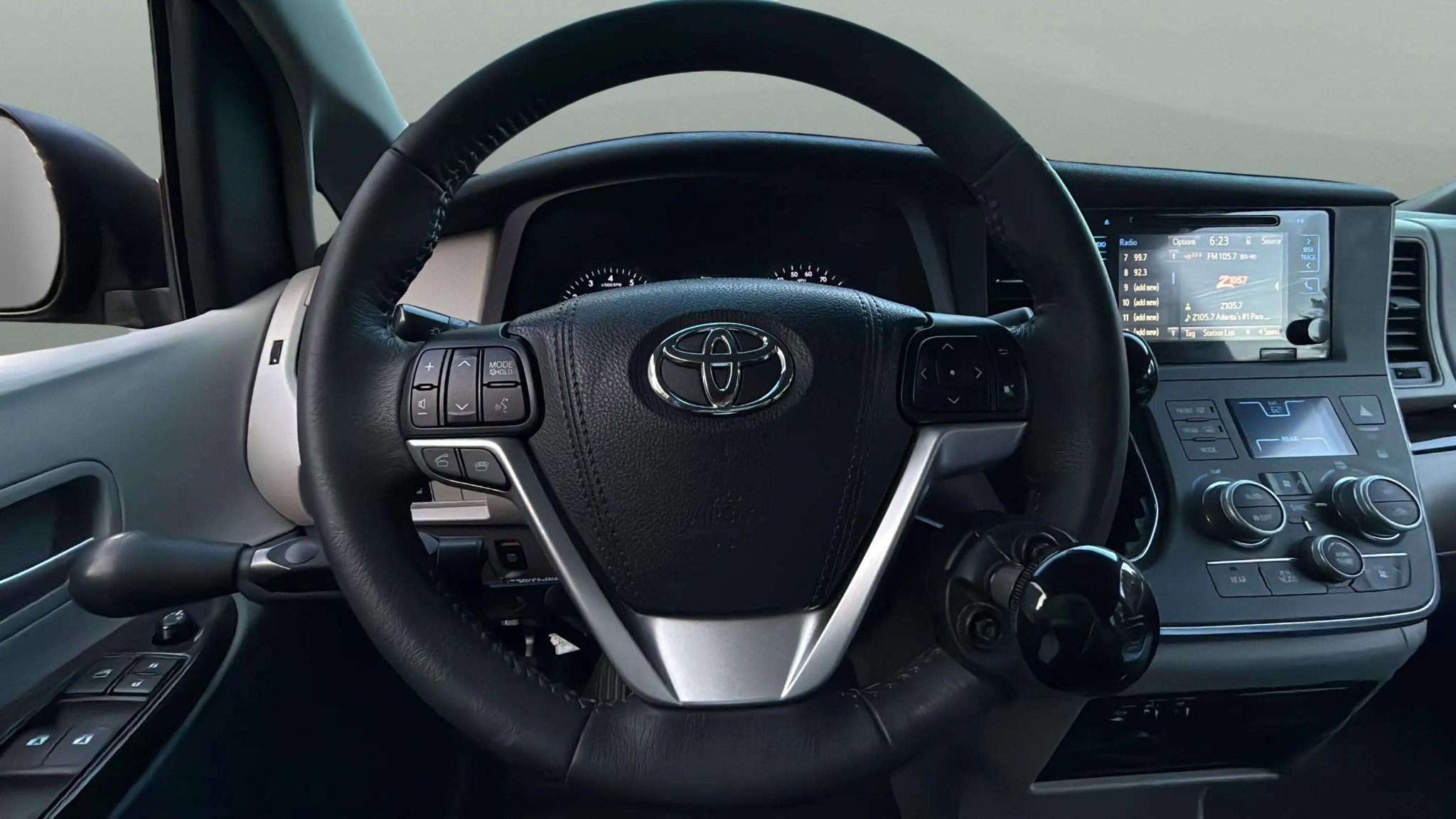 Used 2017 Toyota Sienna XLE Premium image 23