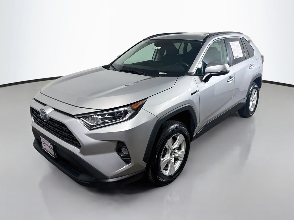 Certified 2020 Toyota RAV4 XLE w/ Convenience Package AWD/4WD image 3