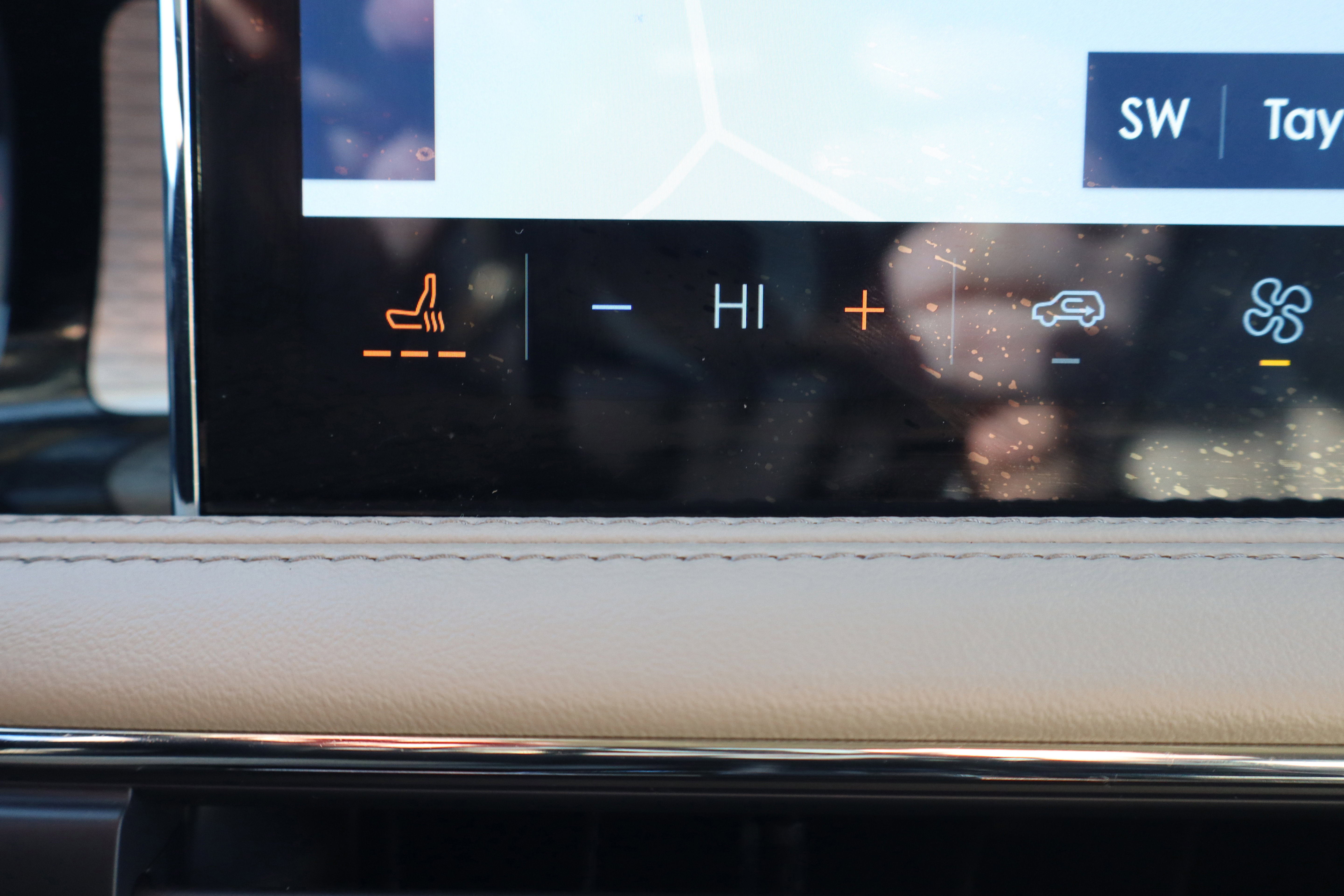 Used 2025 Lincoln Corsair FWD image 24