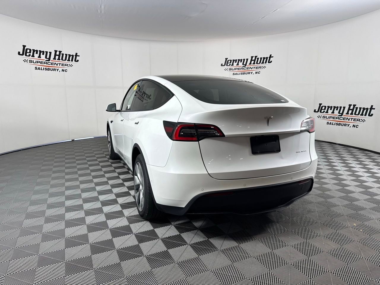 Used 2021 Tesla Model Y Long Range image 9