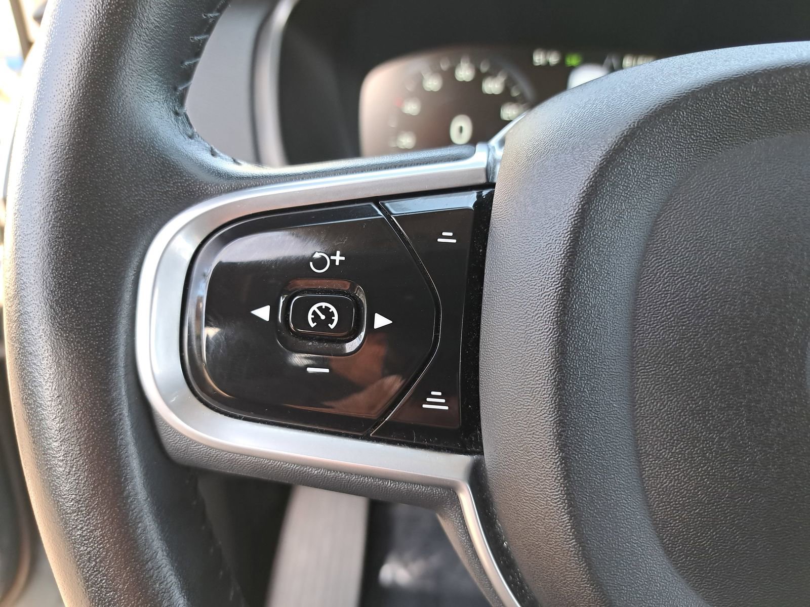 Used 2022 Volvo XC90 T5 Momentum image 19