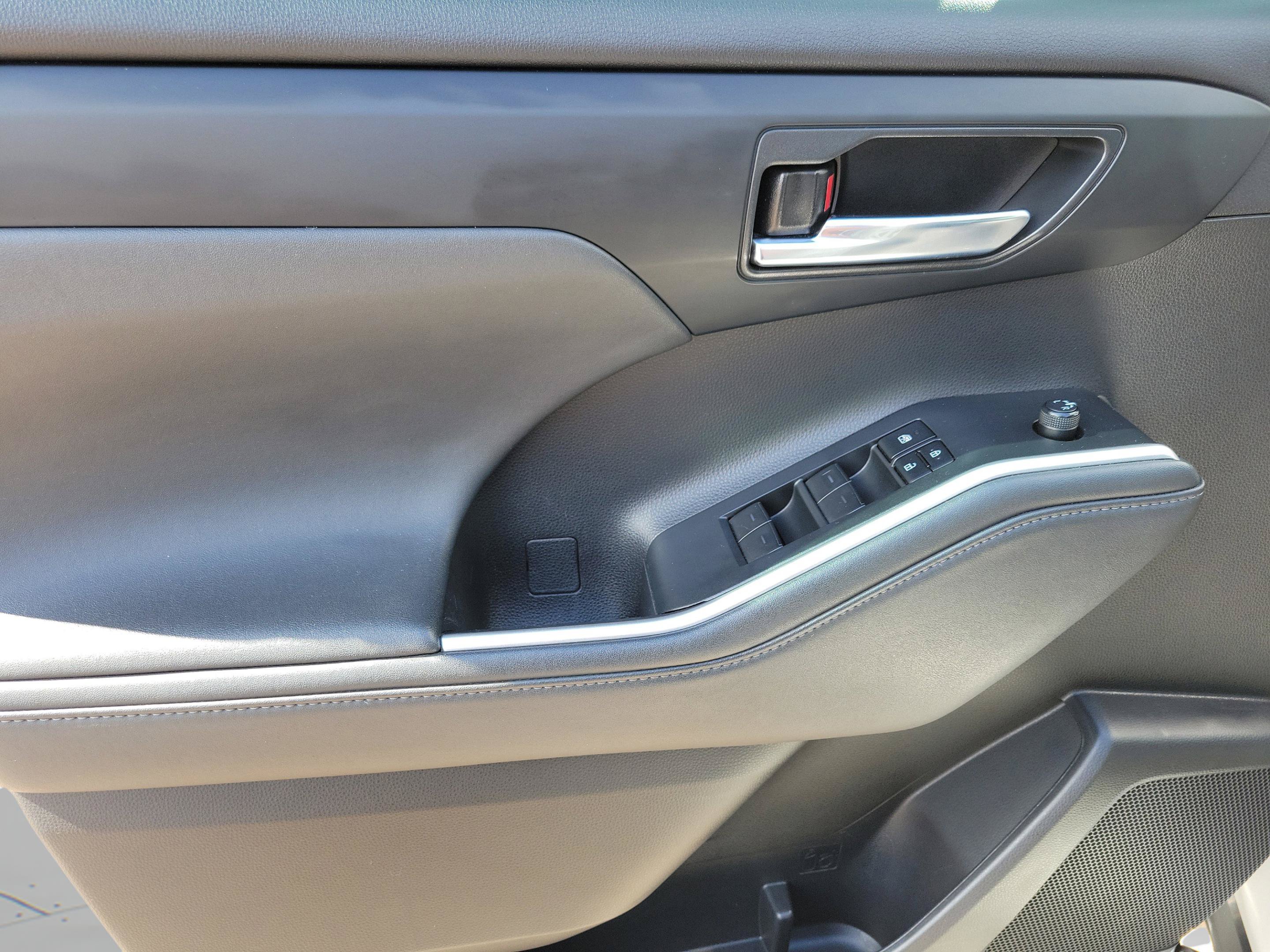 Used 2023 Toyota Highlander XLE FWD image 10