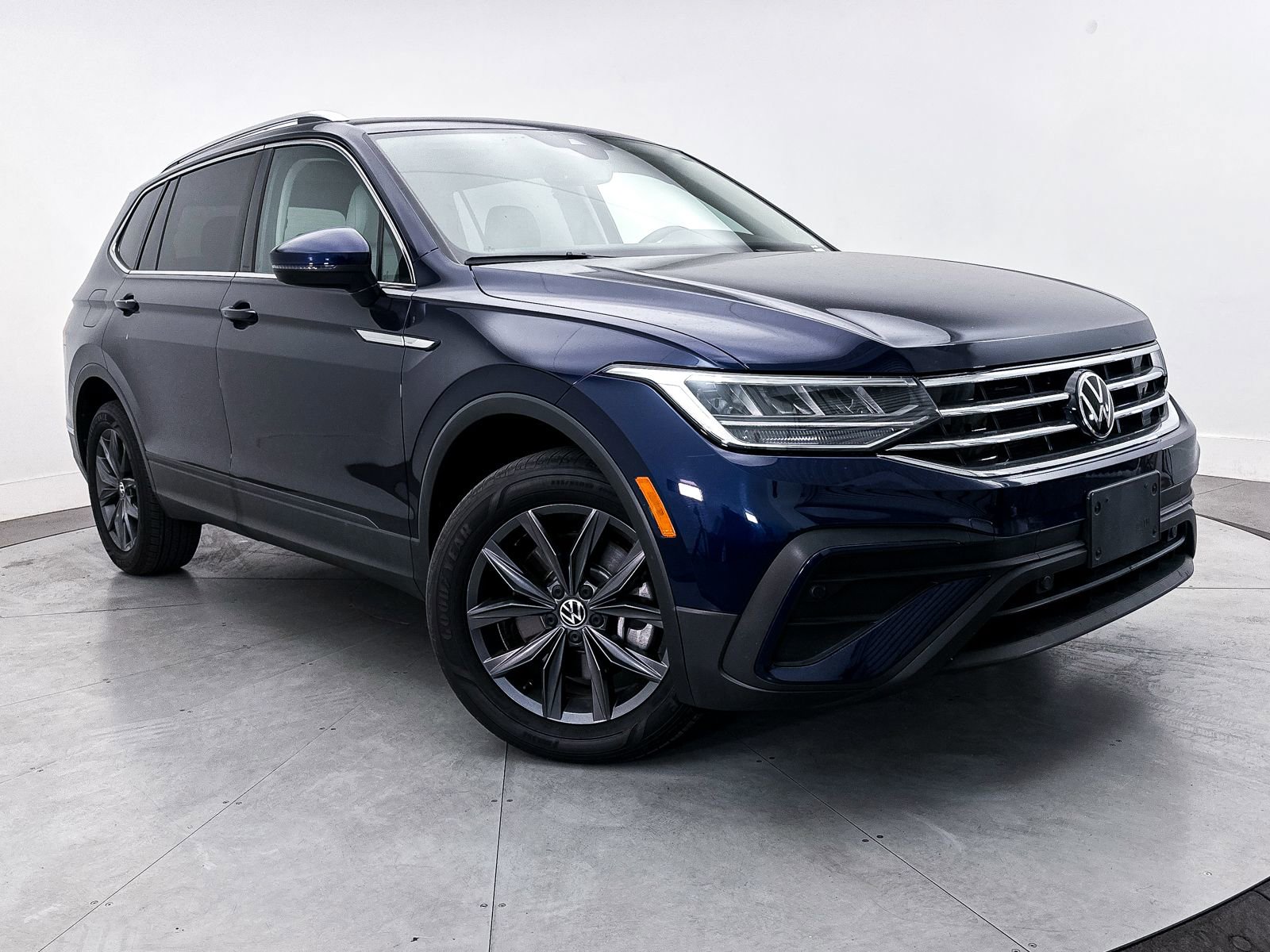 Used 2022 Volkswagen Tiguan SE w/ Panoramic Sunroof Package