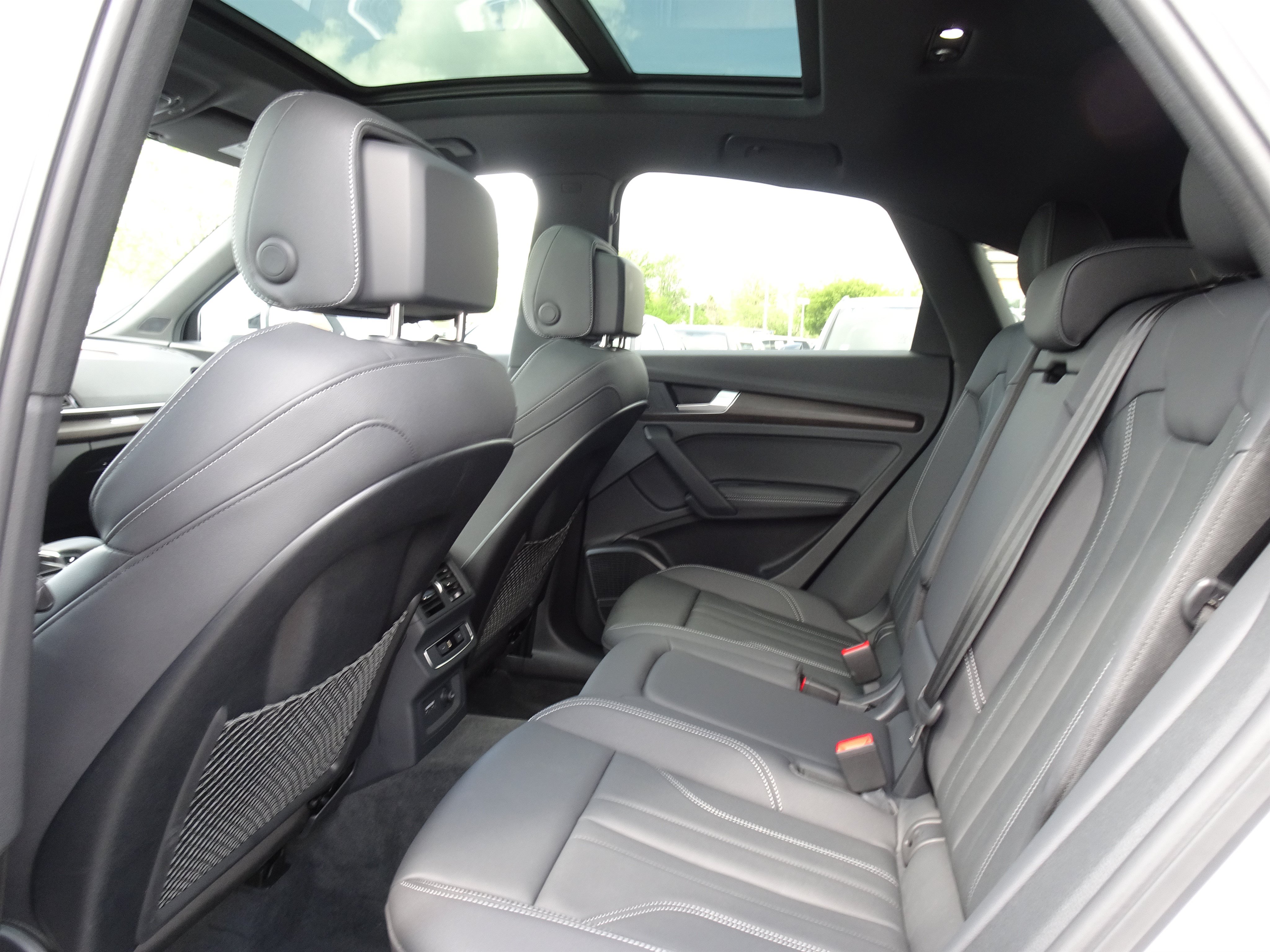 Certified 2025 Audi Q5 2.0T Premium Plus w/ Premium Plus Package AWD/4WD image 12