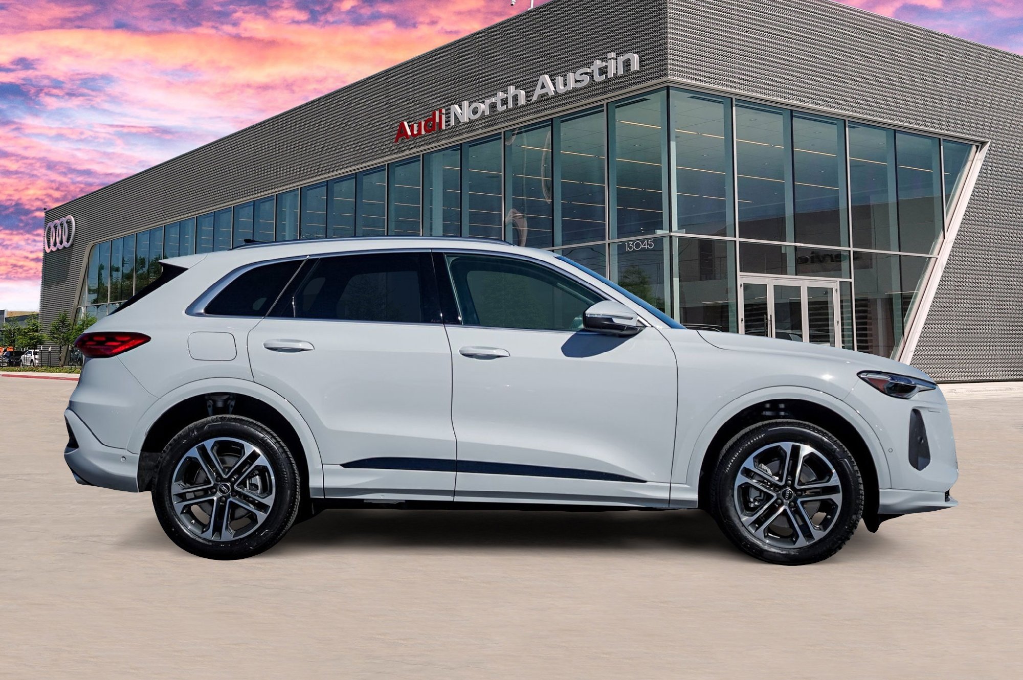 New 2025 Audi Q5 Premium Plus image 2