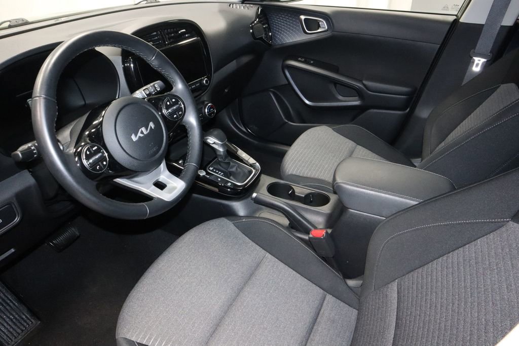 Used 2023 Kia Soul EX image 21
