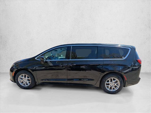Used 2022 Chrysler Voyager LX FWD image 8
