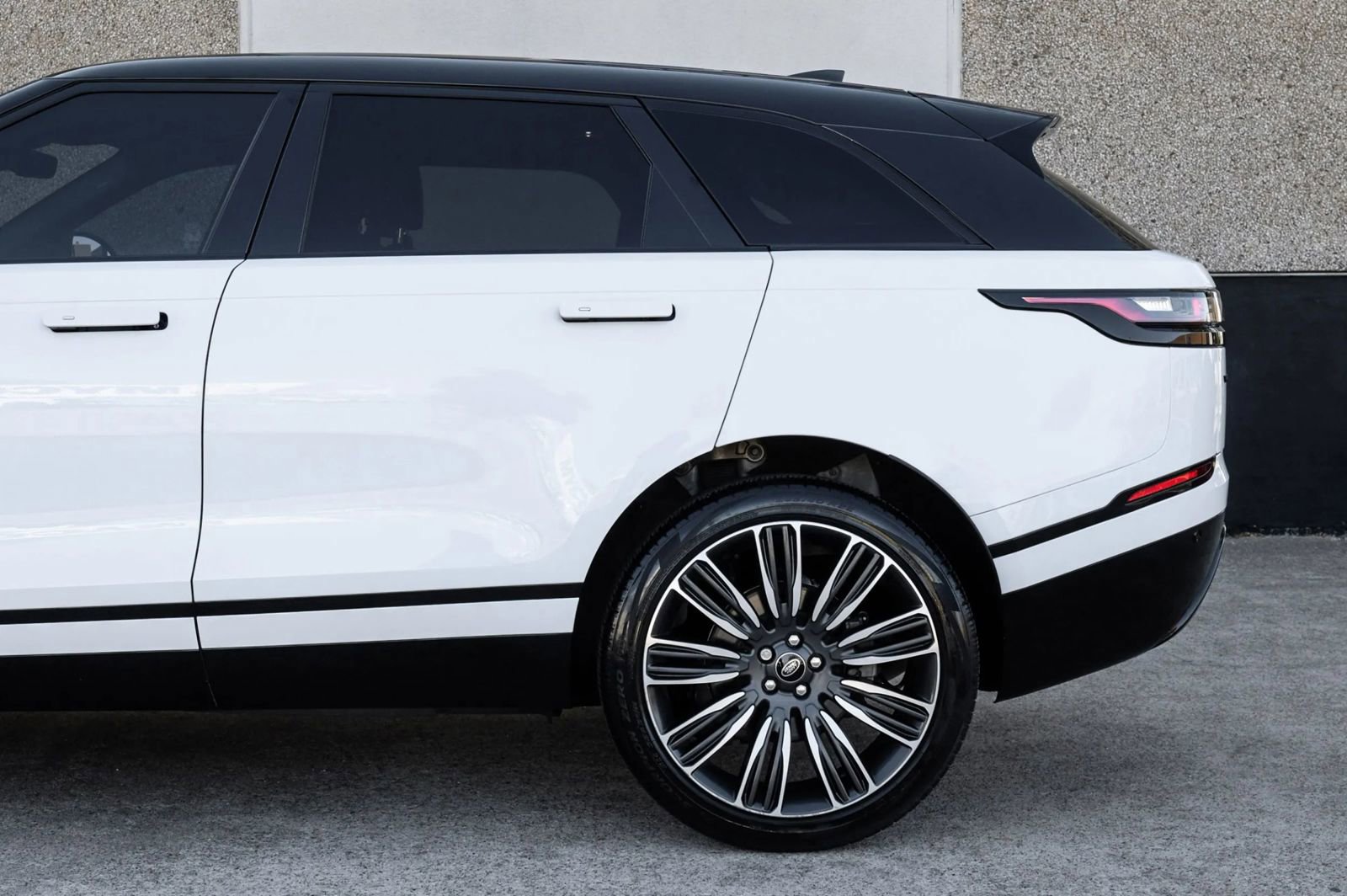 Used 2022 Land Rover Range Rover Velar R-Dynamic S AWD/4WD image 16