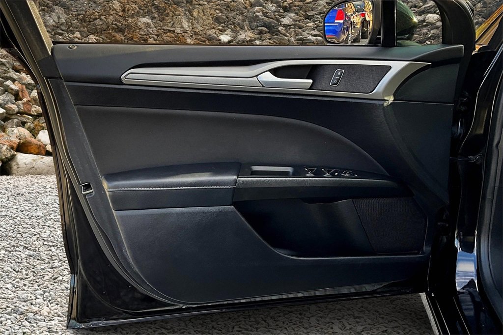 Used 2019 Ford Fusion SE image 21