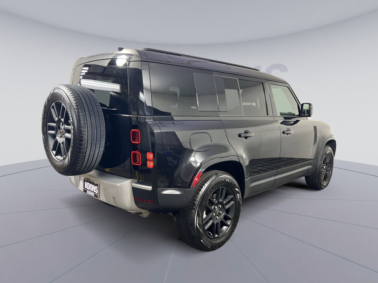 Used 2025 Land Rover Defender 110 S image 7