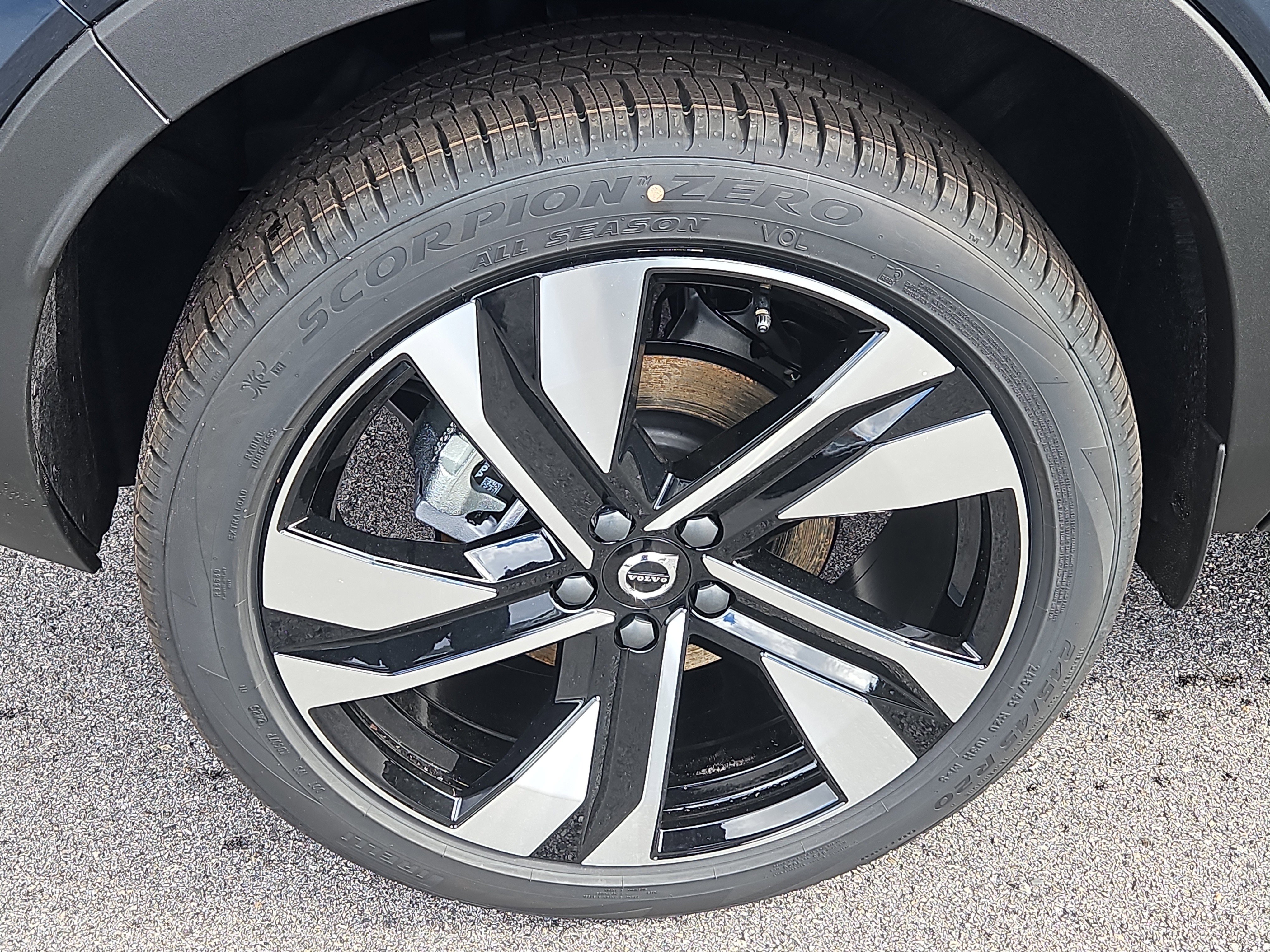 New 2026 Volvo XC40 B5 Ultra w/ Protection Package Premier image 20