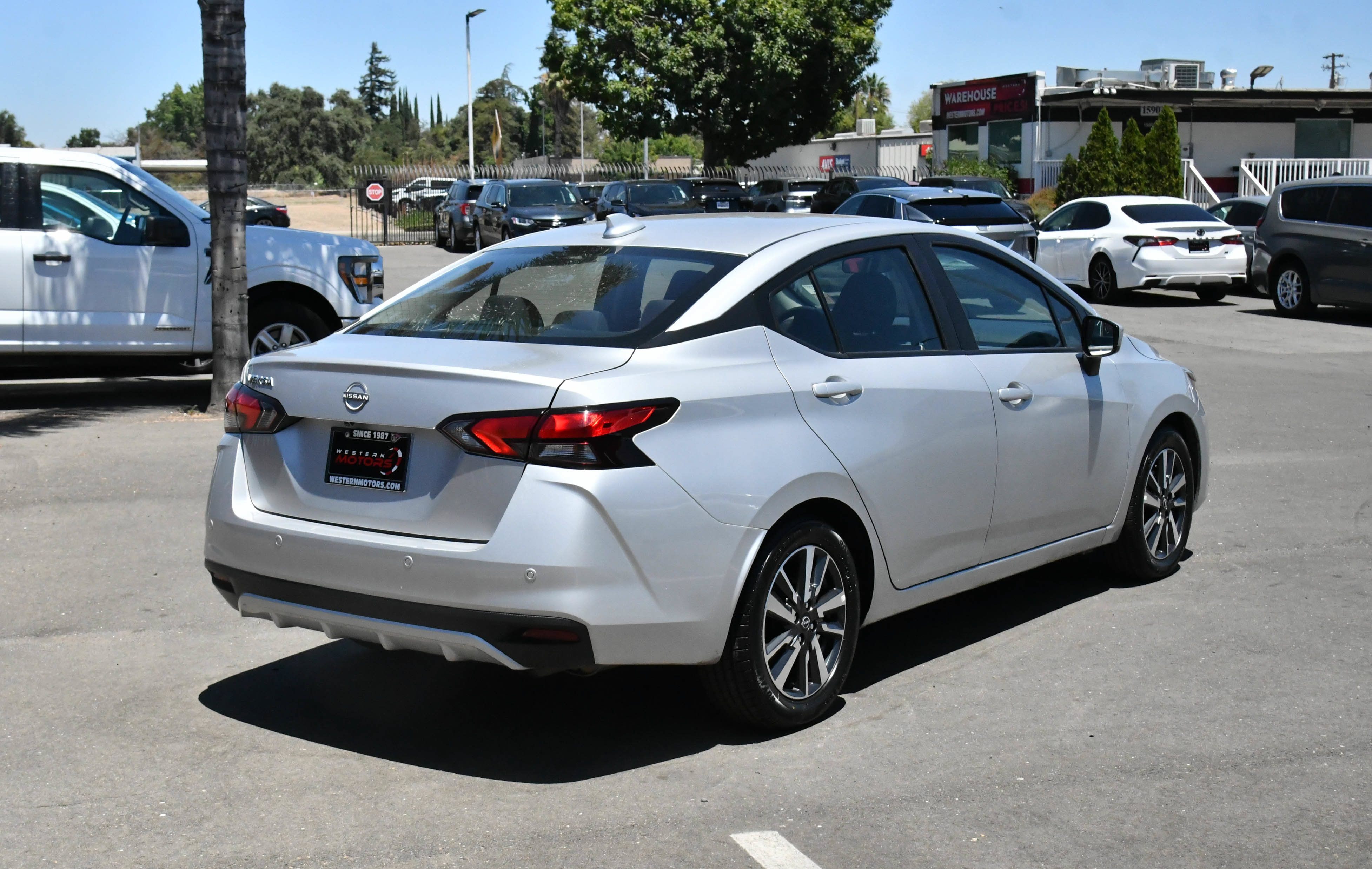 Used 2025 Nissan Versa SV FWD image 8