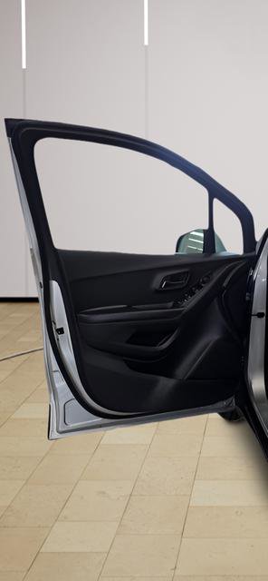 Used 2022 Chevrolet Trax LT w/ LT Convenience Package image 11