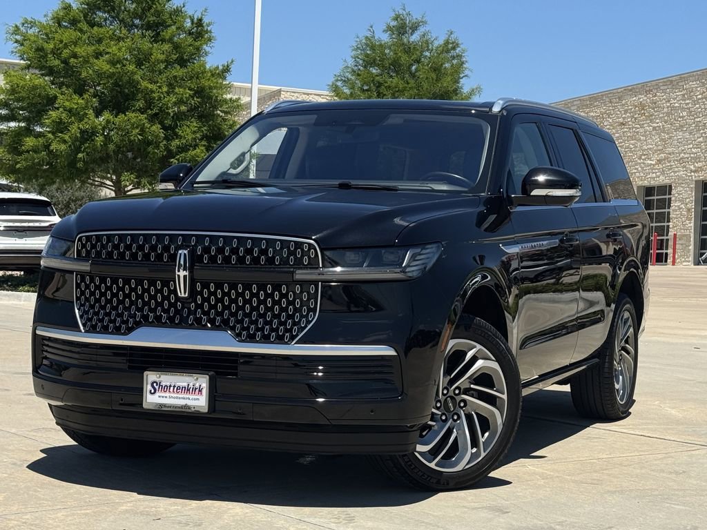 Used 2025 Lincoln Navigator Reserve AWD/4WD image 2