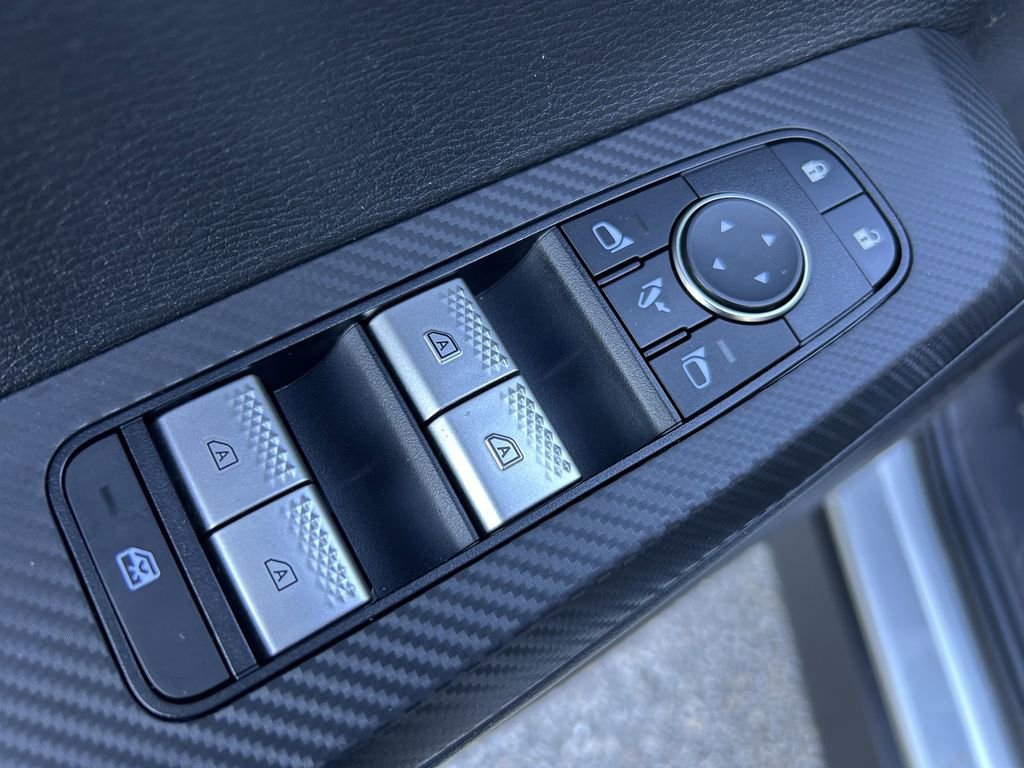 Used 2023 Mitsubishi Outlander SE image 16