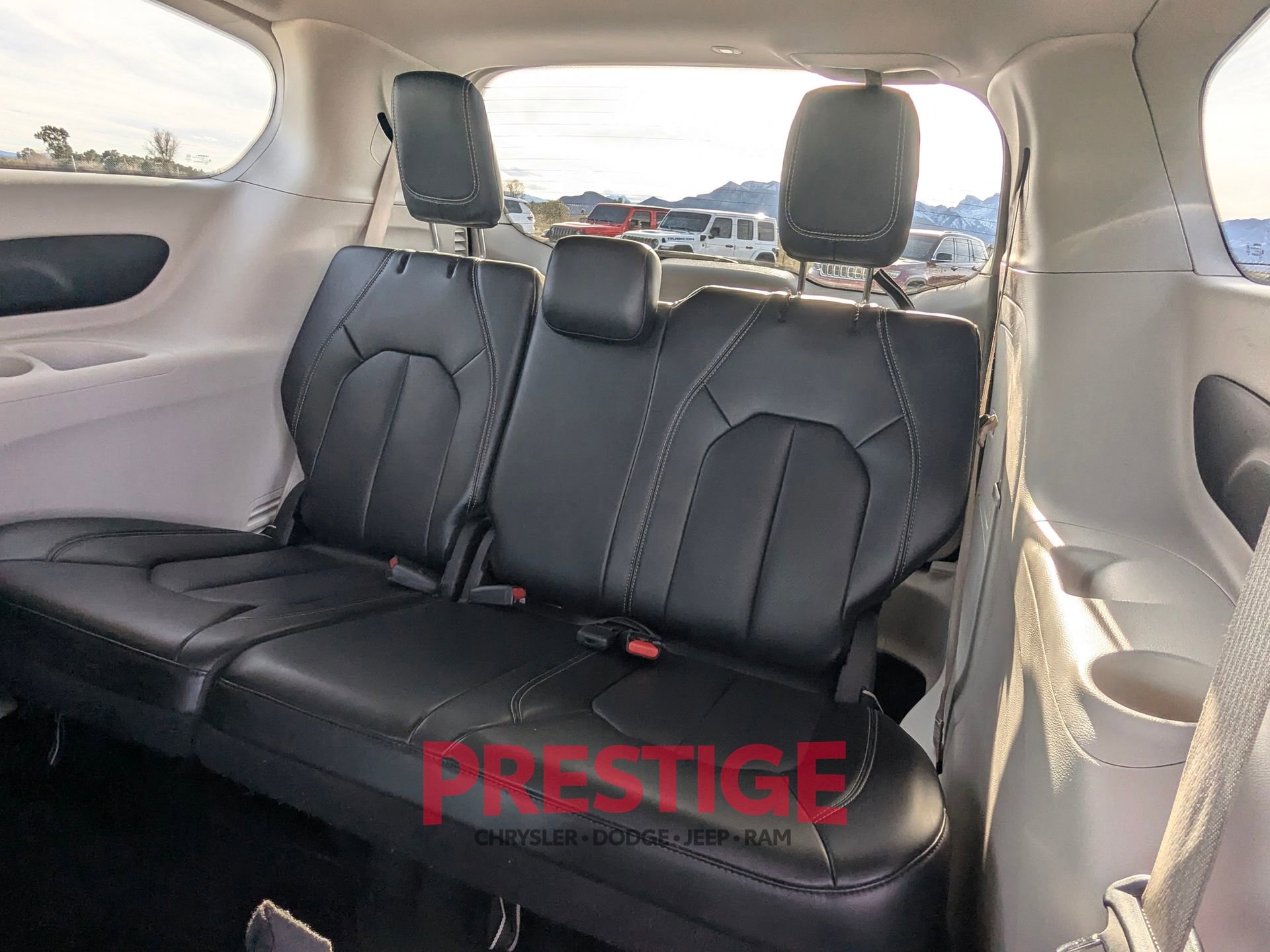 Used 2024 Chrysler Pacifica Select image 31