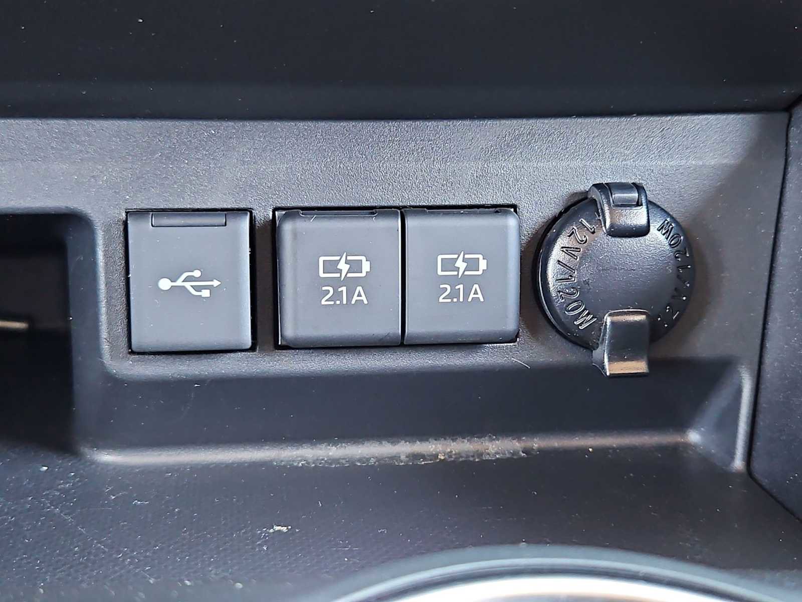 Used 2020 Toyota Highlander LE image 31