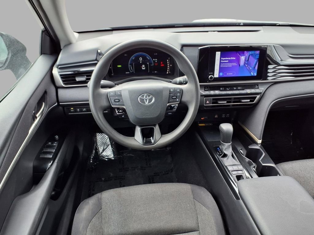 Used 2025 Toyota Camry LE image 4