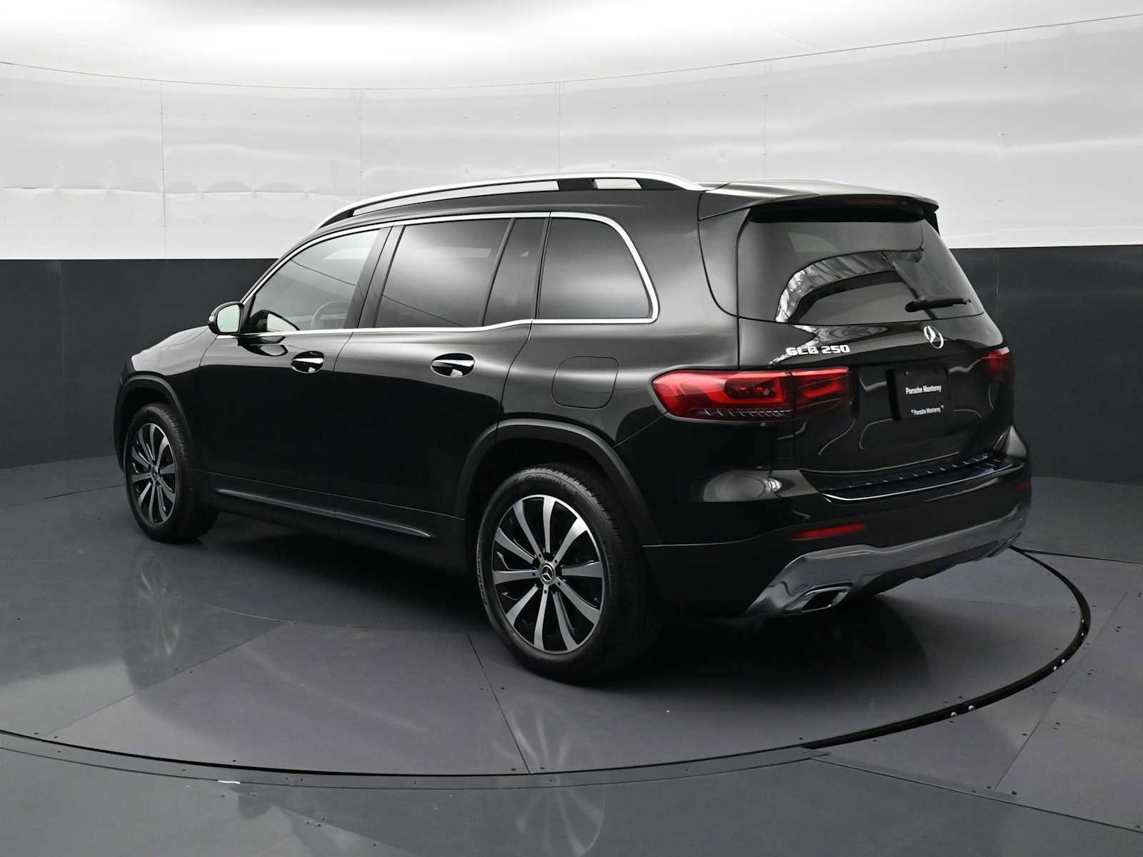 Used 2022 Mercedes-Benz GLB 250 image 3