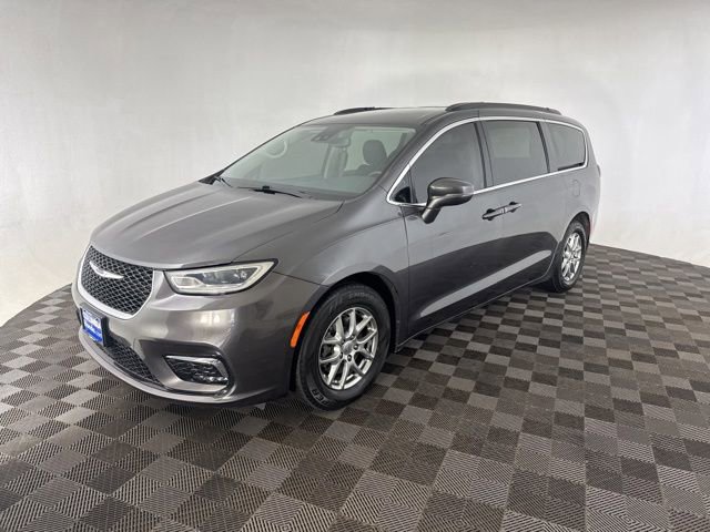 Used 2021 Chrysler Pacifica Touring w/ Cold Weather Group FWD image 4