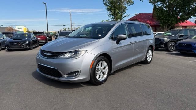 Used 2017 Chrysler Pacifica Touring Plus w/ Tire & Wheel Group FWD image 5