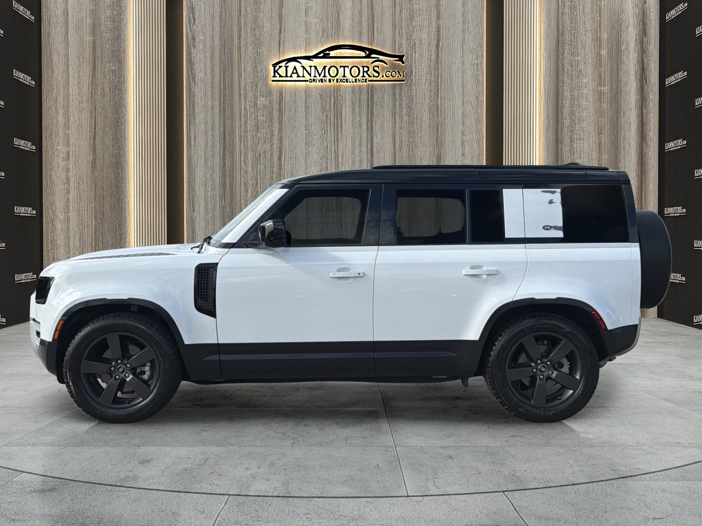 Used 2022 Land Rover Defender 110 S AWD/4WD image 4
