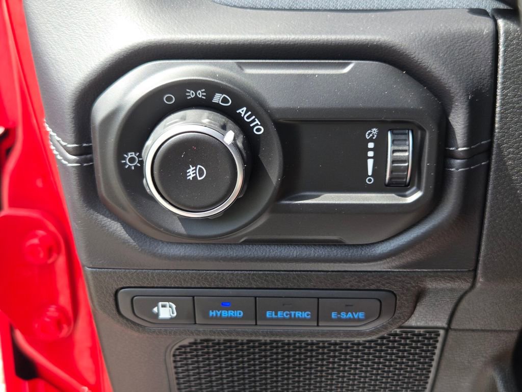 Used 2025 Jeep Wrangler Unlimited Sahara w/ Safety Group image 26