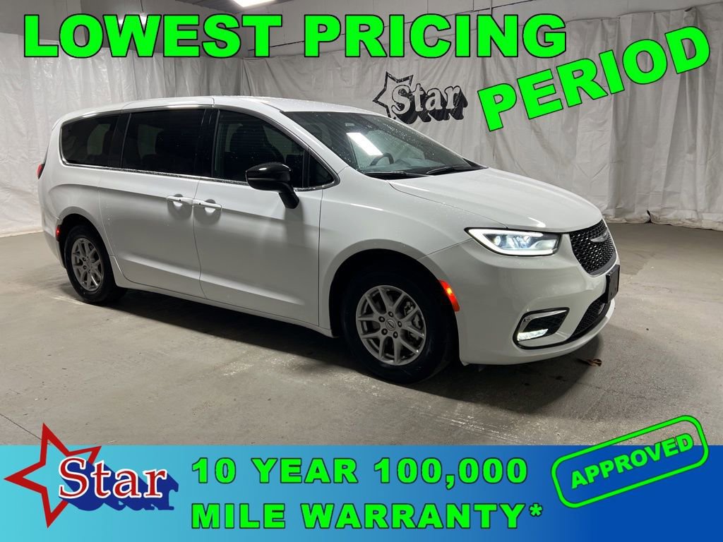 Used 2025 Chrysler Pacifica Select