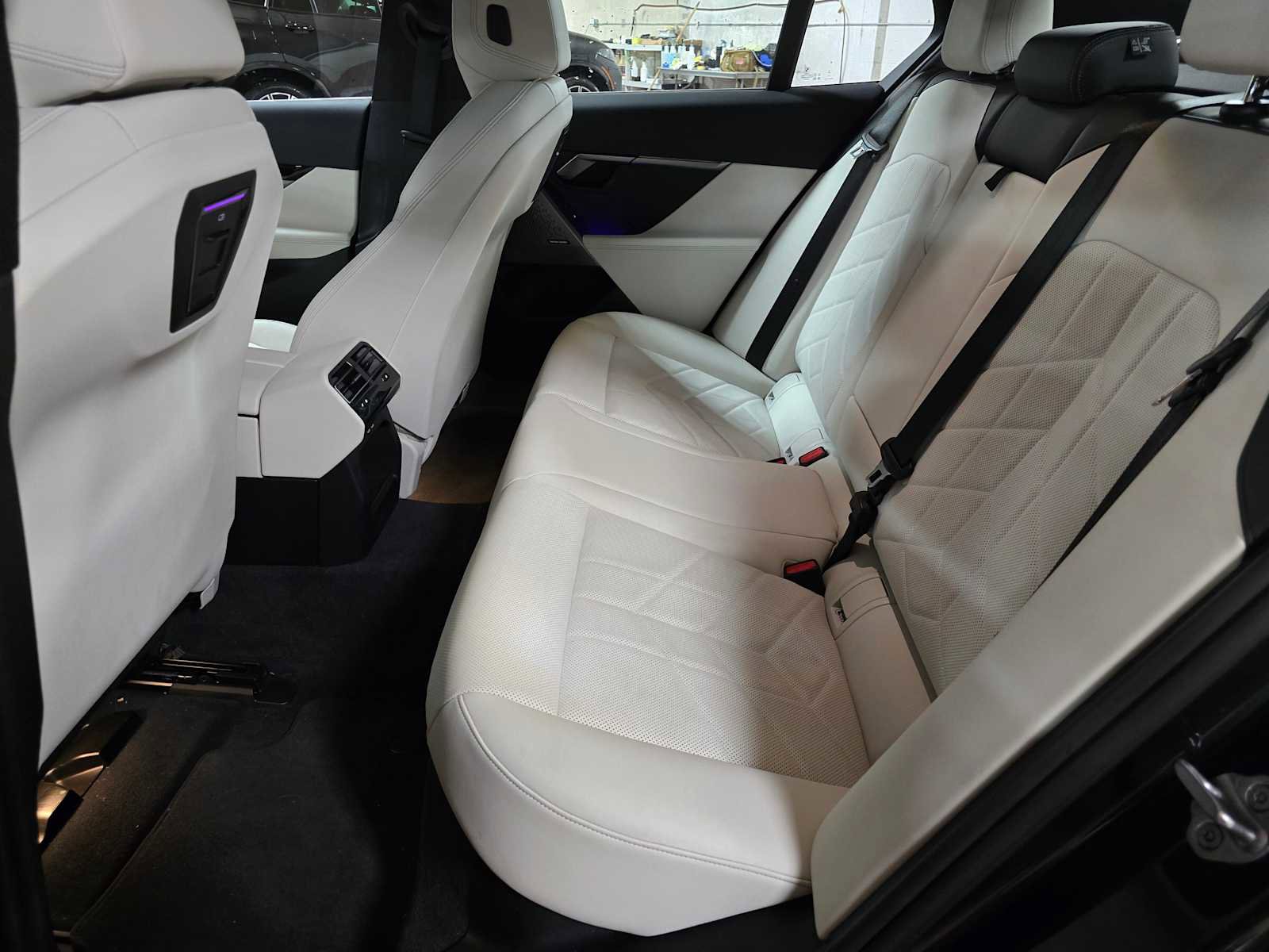 Used 2024 BMW 530i xDrive w/ Convenience Package image 39