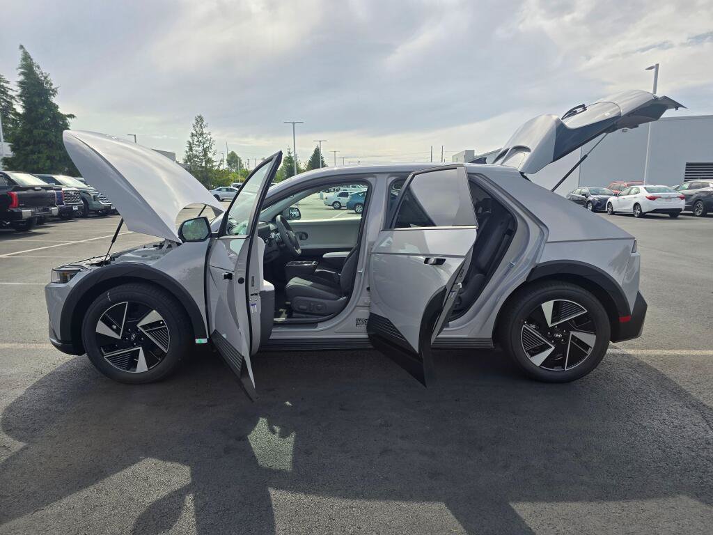 New 2025 Hyundai Ioniq 5 SE AWD/4WD image 16