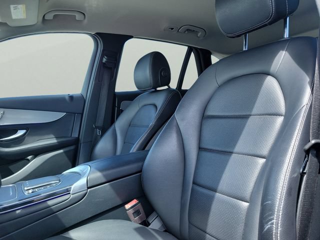 Used 2022 Mercedes-Benz GLC 300 w/ Premium Package Lite image 20