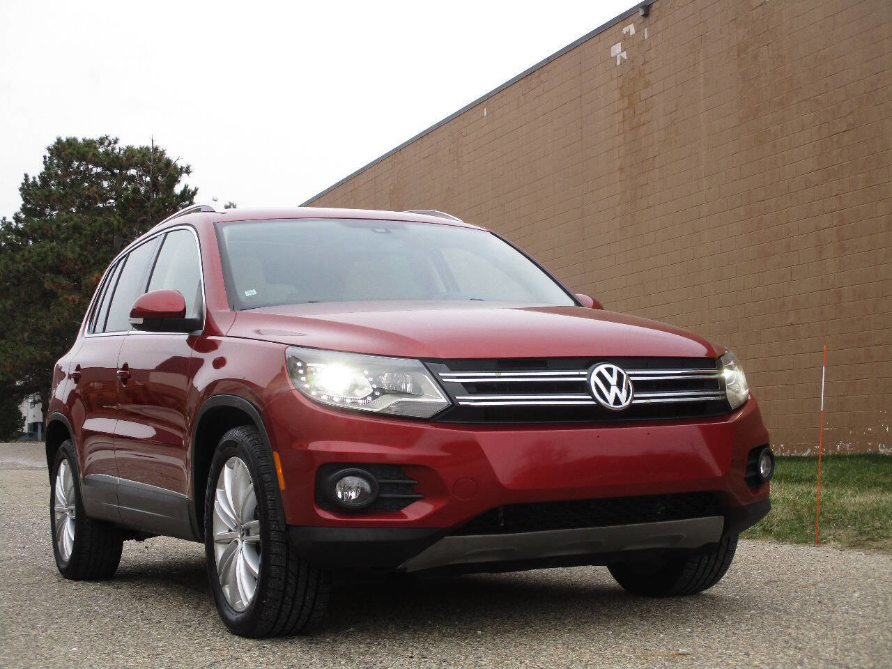 Used 2016 Volkswagen Tiguan SE image 11