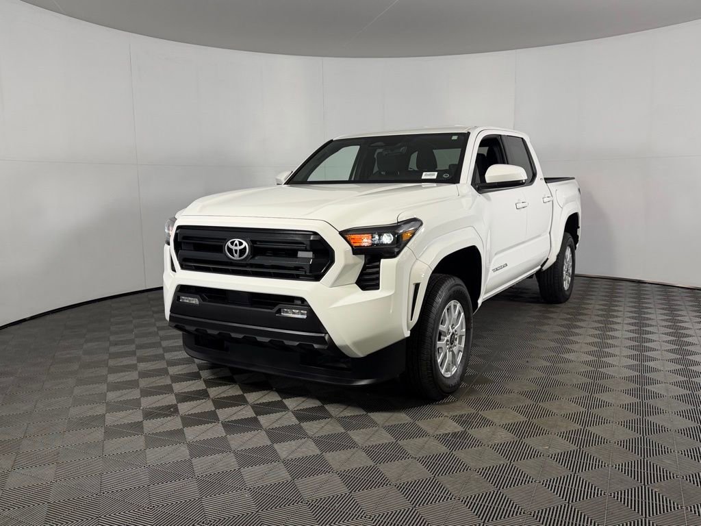 Used 2025 Toyota Tacoma SR5 AWD/4WD image 3